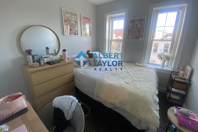 Bedrooms - Gorgeous 4Bed/2Bath STEPS from ISEC/NEU! In-Unit Laundry! Apartments