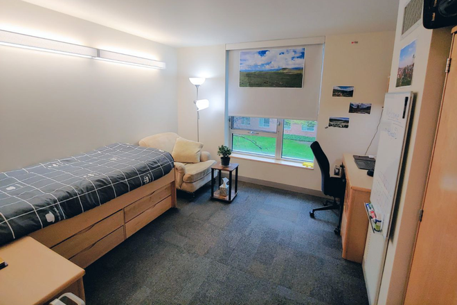 Bedroom - MIT's Ashdown housing, close to campus, nice yard. Apartments