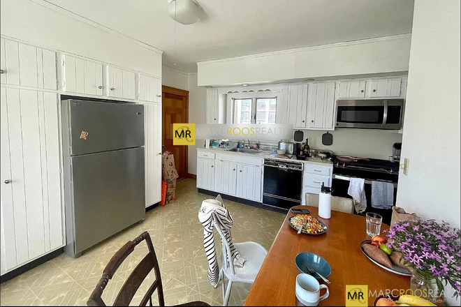 Call NOW for showings! 617-236-8600 - CURTIS ST - XL 6BR SINGLE FAMILY HOUSE NEAR TUFTS FOR *6/1/2026* W/ PRKNG, LNDRY, 2 BATH!