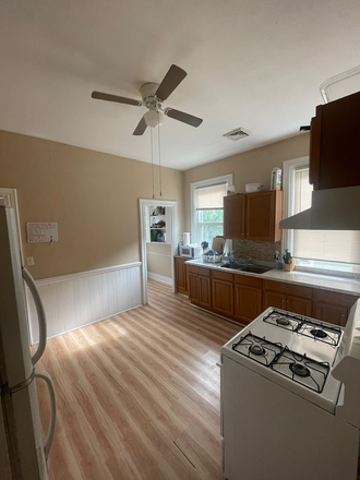 Kitchen and storage space - FURNISHED, close to campus and bus route Duplex
