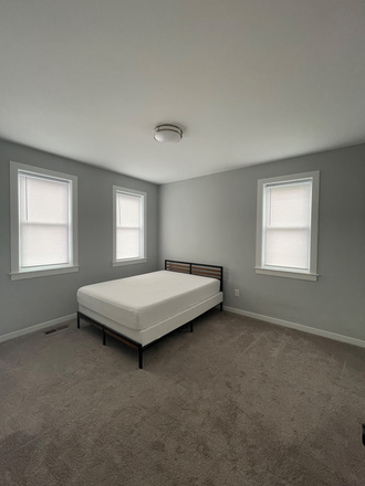 Bedroom - Private room/bath with parking space available