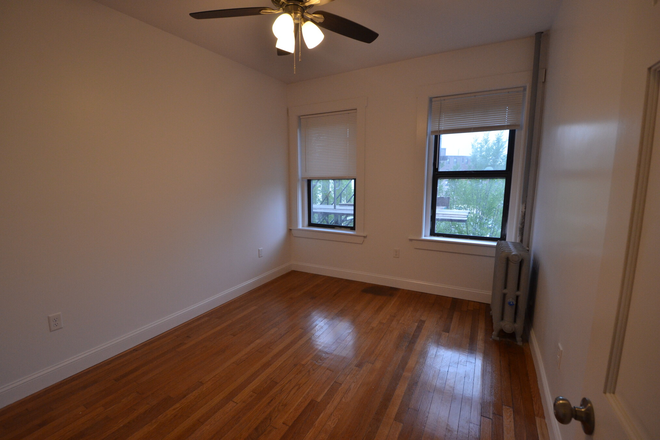 Bedroom - LAST 2 BED 1 BATH ON 121 ST STEPHEN, 9/1 MOVEIN, NO BROKER FEE, 385-722-7303 JAY