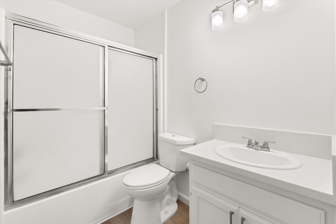 1147 Bathroom - Highland Parc Apartments