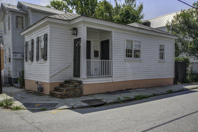 Front - 21.5 Line Street