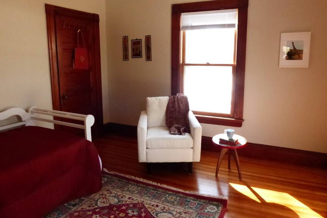 Bedroom - Furnished room in 3BR/1BA unit in Downtown Amherst house, heat included - no undergrads, please