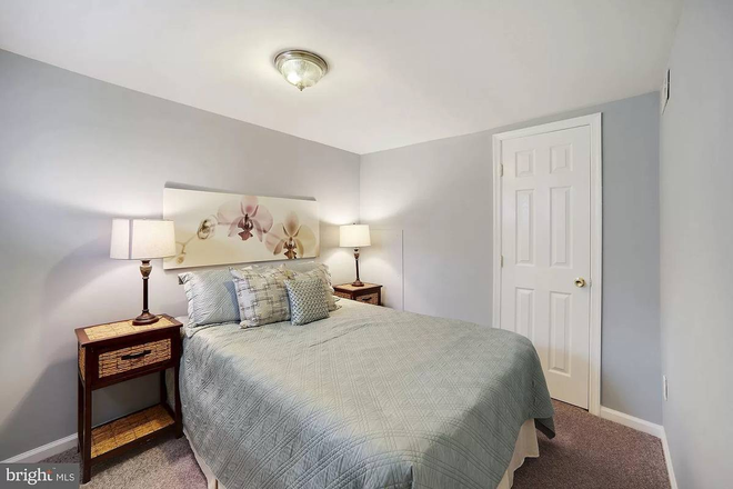 bedroom - One Beautiful Bedroom in a SFH near UMD (Riverdale)
