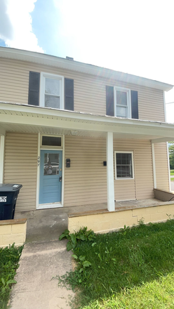 Front - 6-bedroom - 3-bath home right in downtown Harrisonburg! Pre-leasing for the 26-27 school year!