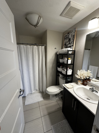 Bedroom 2 Bathroom - Gaslamp Apartments