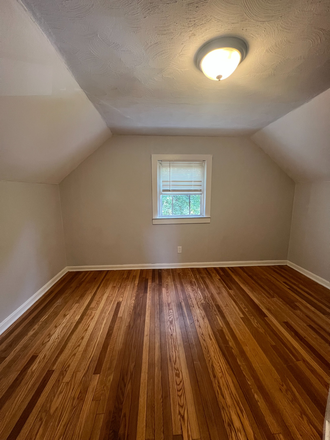 upstairs bedroom - Updated house close to UCONN and ECSU
