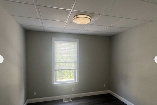 Room - Apartment, Next to Train Station and Shuttles