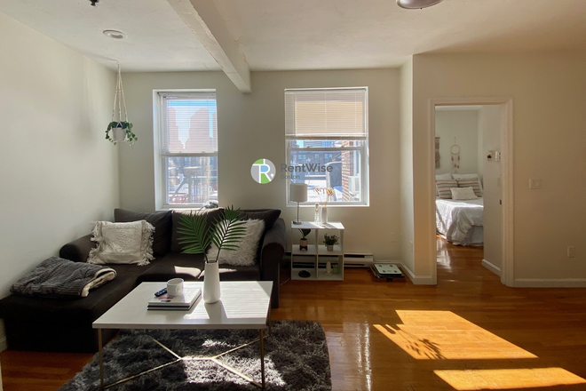 1 - JUNE 2025: North End. 2 Bed. Laundry, Heat & H/W Inc. Apartments