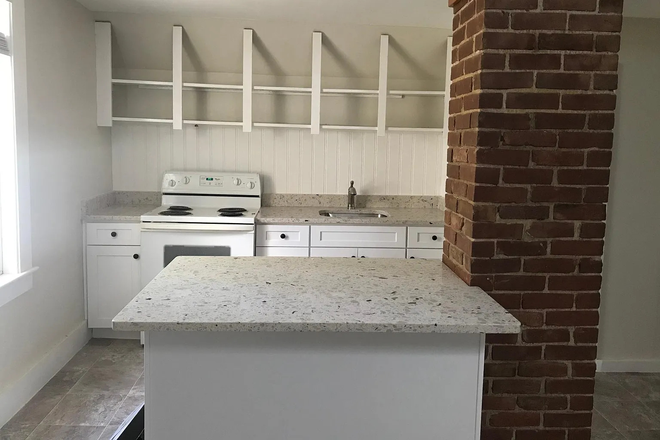 Kitchen - Stunning One Bedroom Apartment in Downtown Amherst