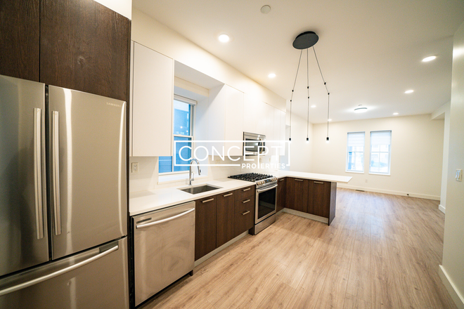 1472 Tremont St #1 - [GRADS ONLY] 4 beds 2 baths in luxury building [Gym][Rooftop]