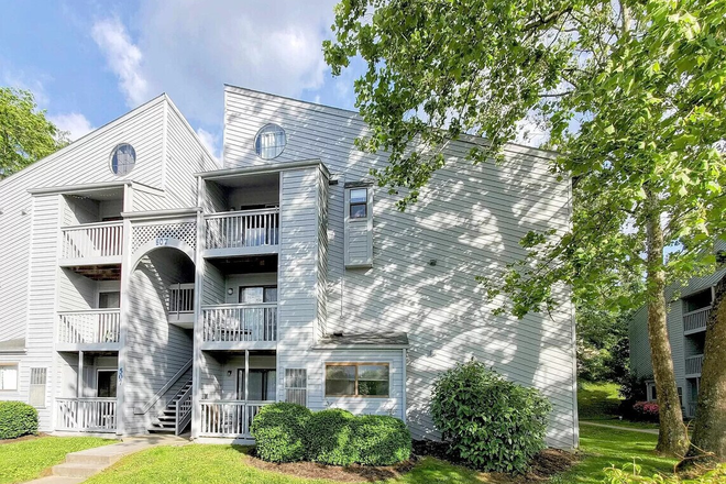 Outside Street View - Sundance Ridge 2 bed 2 bath, single bedroom 2025 Fall Semester Sub-lease Apartments