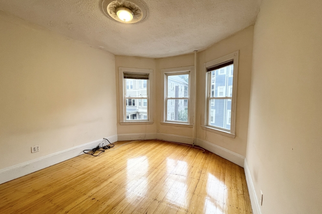 X - RENOVATED 4 BED Apartments