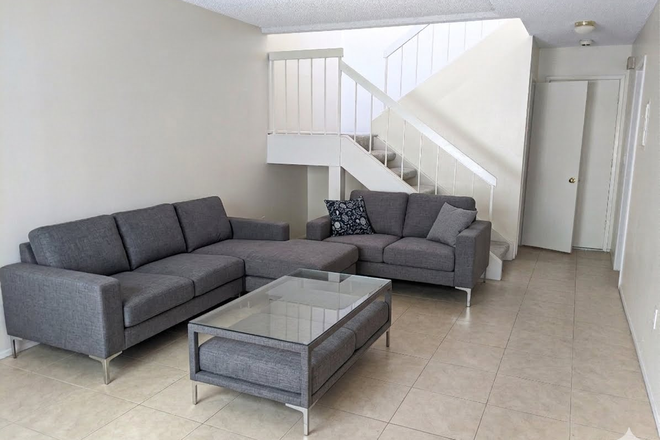 Living room - Great Townhouse close to campus