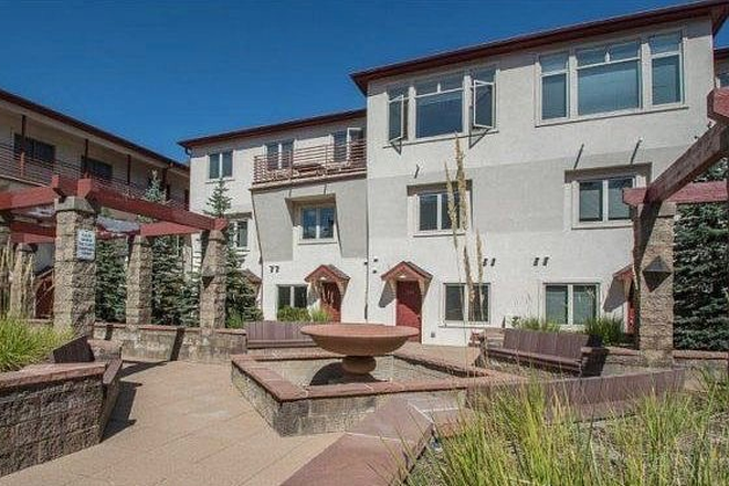 Common Area - Private Room Walking Distance to Campus – Move In Anytime! Apartments