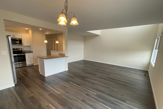 Kitchen living area - Beautiful Townhouse includes Lawn Care and Snow Removal!!