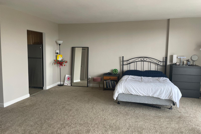 Bed - Highland House Apartments