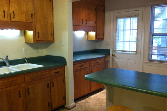 Kitchen - Walk to Class from desirable location. 3bdrm apartment.