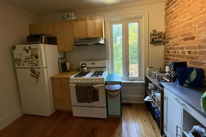 Kitchen - ANNEX/YORKVILLE PRIVATE ROOM FOR RENT Duplex