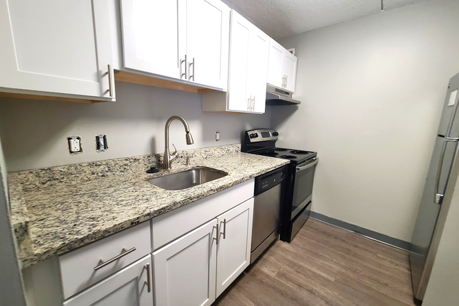 Kitchen - *Updated Two Bedroom Two Bathroom**  Move In Specials!  Next To Campus Apartments