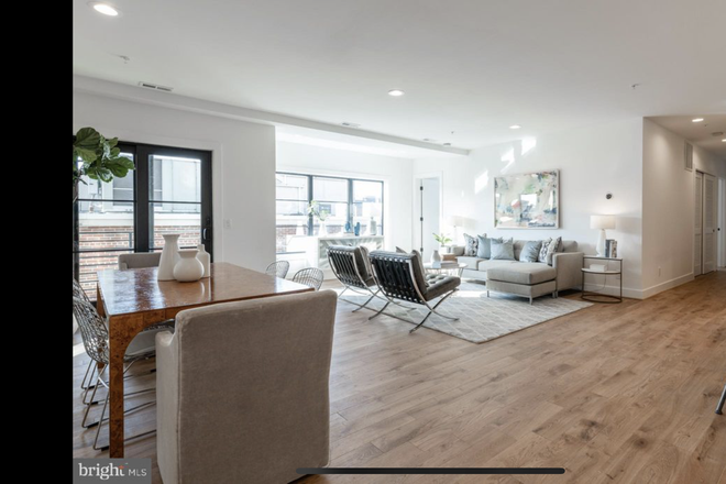 Living - Spacious Luxury Living in Shaw/Logan Circle Condo
