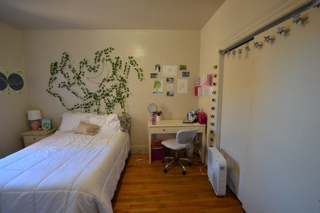 Bedroom - 3 Bed Available 9/1/26! *CONTACT NOAH 603-470-8181 Apartments