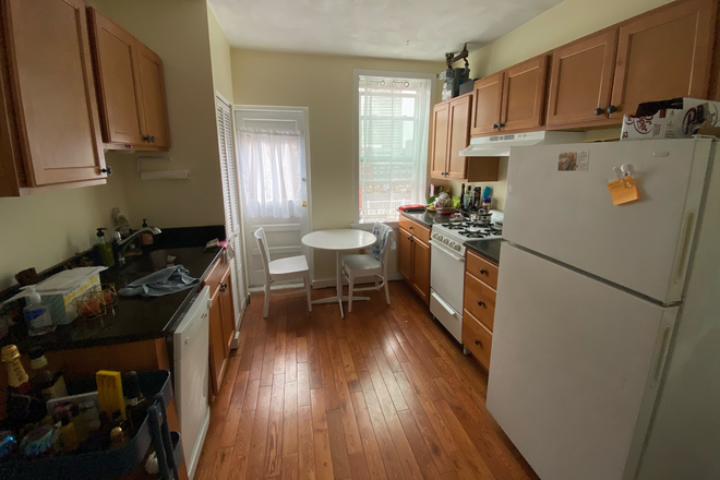 Call NOW for showings! 617-236-8600 - HANOVER ST - *9/1/2026* LRG MODERN 1BR SPLIT FOR 2 PPL W/ HEAT INC, LNDRY IN BLDNG IN NORTH END! Apartments