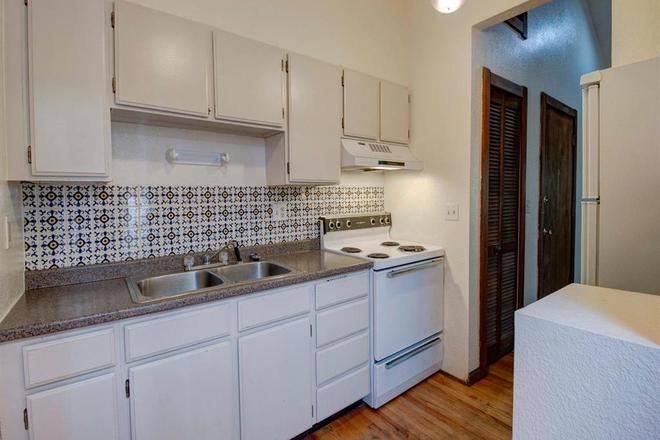 711-713 20th Street Kitchen - 711-13 20th Street Apartments