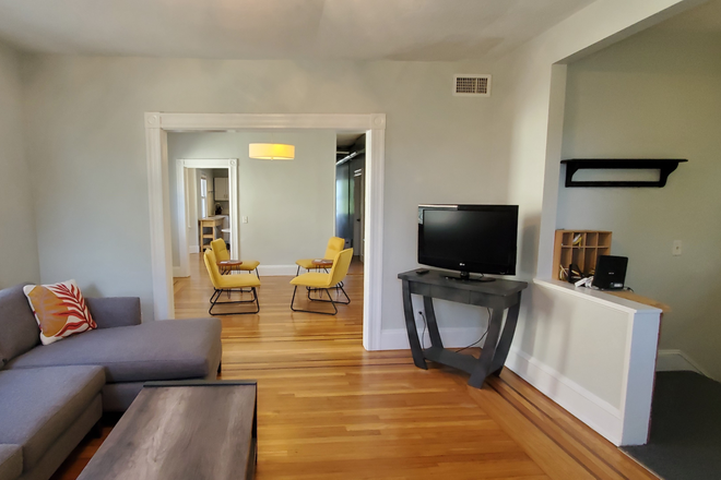 Living room - Sublet-Co-Living: Sunny room on 3rd floor of 6 bed, 2.5 bathroom 2 floor Townhouse Apartment