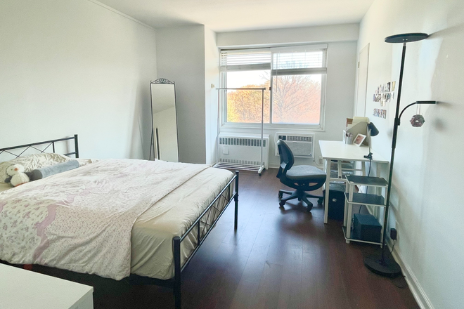 Bedroom for sublet - Dorchester Apartments