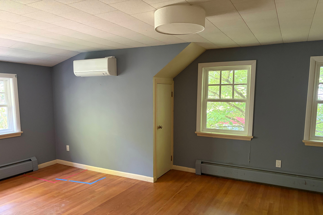 House BR1 - Comfortable home walking distance to UConn, fitness center, groceries, public transportation