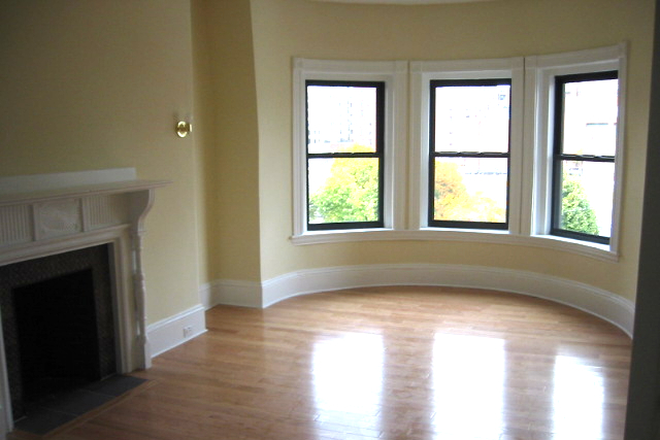 visit hubrealtyproperties.com - Fenway, next to Berklee, top location 3 bedroom laundry in unit, for 9/1/25 Apartments