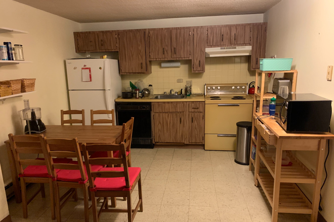 eaten-in kitchen - Modern 2bd, 1bath, parking, walking distance to Harvard Square Condo