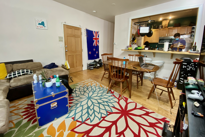 living - SPACIOUS 4 BED AVAIL 9/1/26! HEAT/HOT WATER INCLUDED!! Apartments