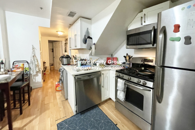 LIVING - LOCATION! 3 BED/3 BATH AVAIL. 9/1/26! ONLY HALF BROKER FEE! Apartments