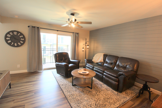 Living room - Now Preleasing for the 2026-2027 School year, 3 bed 3 bath!- 1340G Hunters Road Condo