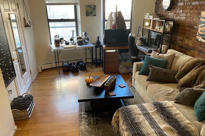 Living room - Beautiful 1 bed 1 bath on Symphony Rd, Text 385-722-7303 Jay