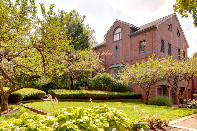 Courtyard - Arsenal Park Townhome - close to everything!