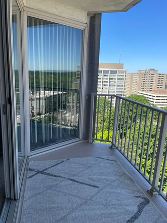 Balcony - Highland House Apartments