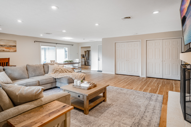 Living Room - Beautifully, Fully Furnished 3/2 Home 4.2 miles from Purdue