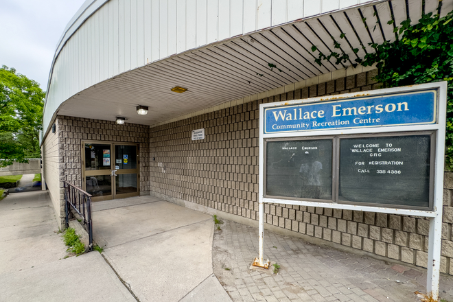 Famous Community Centre Nearby - Two Min. Walk Way - 1B1B at Dupont & Dufferin, 1 minute walk to TTC of 7 D/24 Hr Service Condo