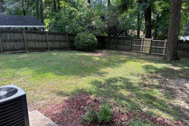 Fenced back yard perfect for dogs! - 2 bedroom, 2 bath house for rent near Emory. Renovated, very nice, dogs welcome.