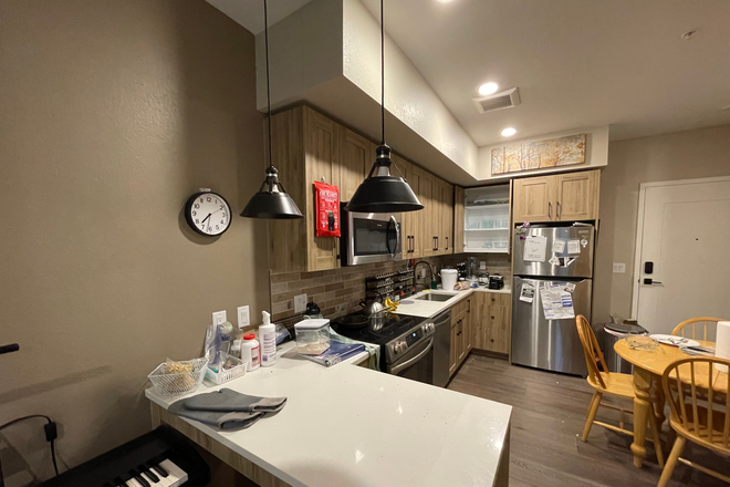 Kitchen with breakfast nook - Luxury 1BR with Golf Views ~$450+ Below Market | Electric/heat incl | Direct bus to campus | Apartments