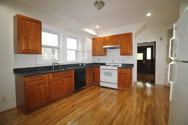 Call NOW for showings! 617-236-8600 - MANSFIELD ST - LOWER ALLSTON 7BR HOUSE NEAR HRVRD BS FOR *9/1/2026* W/ 2 BATH, W/D, YARD, EIK, PRKNG