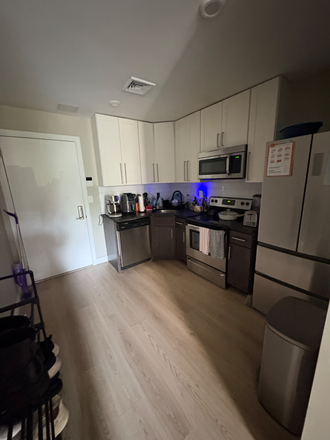 Kitchen - 35 S Huntington Ave Apartments