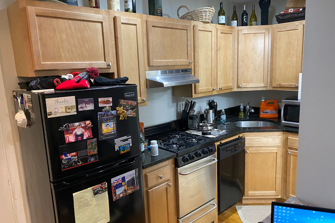 . - Awesome 1 Bed / 1 Bath in the heart of the North End Available NOW!!