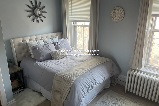 A - 3 BED WITH LIVING ROOM IN BACK BAY Apartments