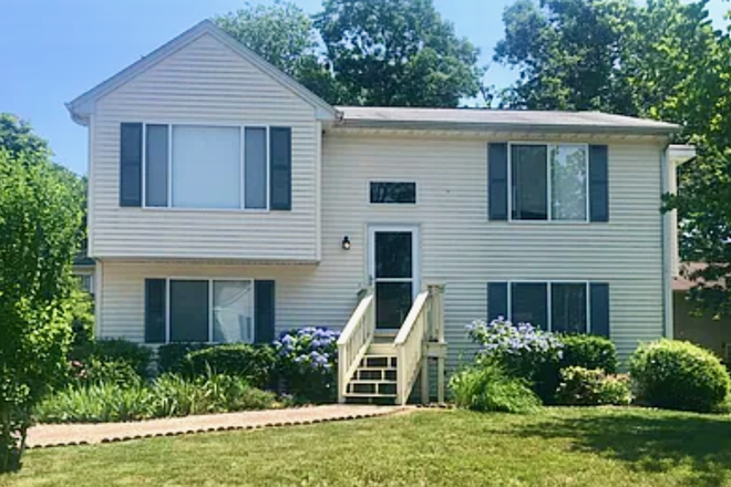 Exterior of home - Second Semester Rental in Narragansett